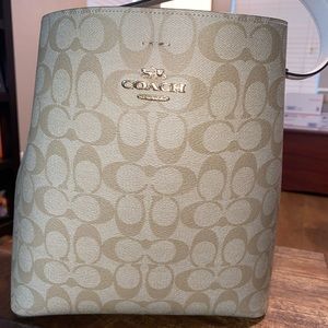 Coach crossbody/arm bag